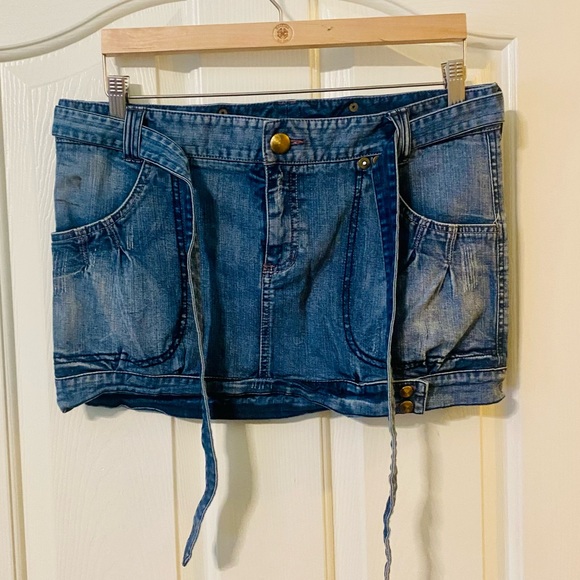 EUC Armani Exchange Denim Mini Skirt w/ Attached Belt - Picture 6 of 16